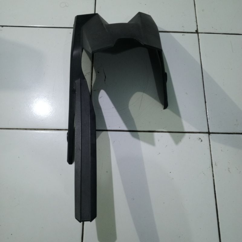 tutup rantai spakbor kolong CBR 150R facelift original copotan