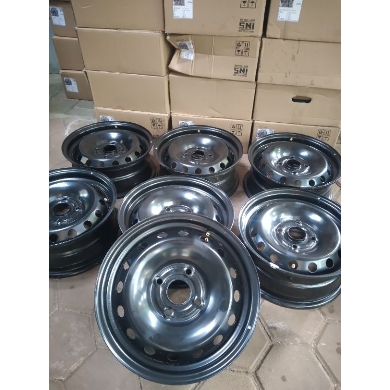 velg original mobil wuling