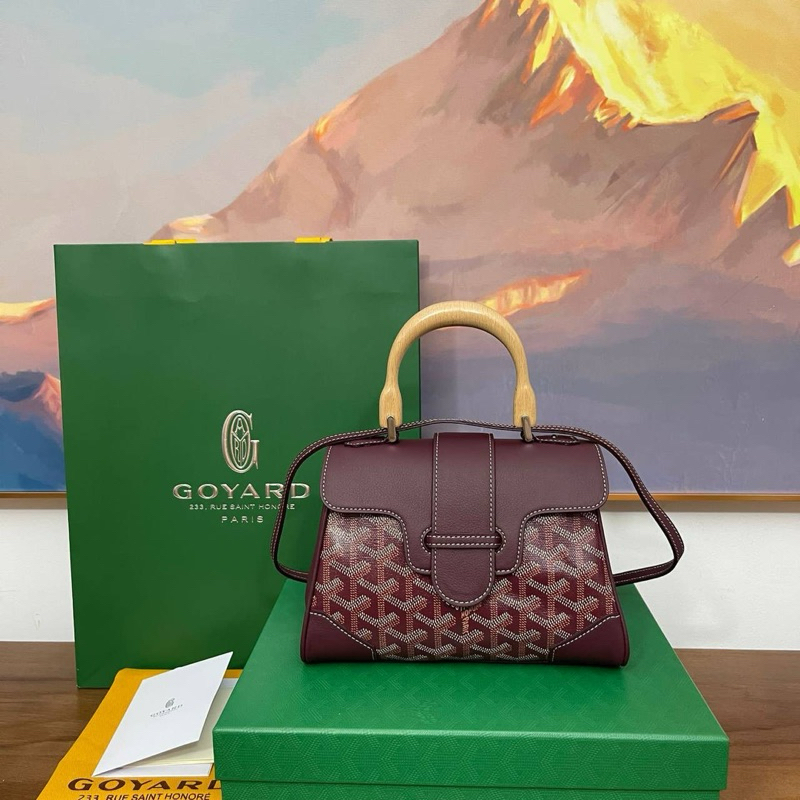 Mini Saigon in Maroon