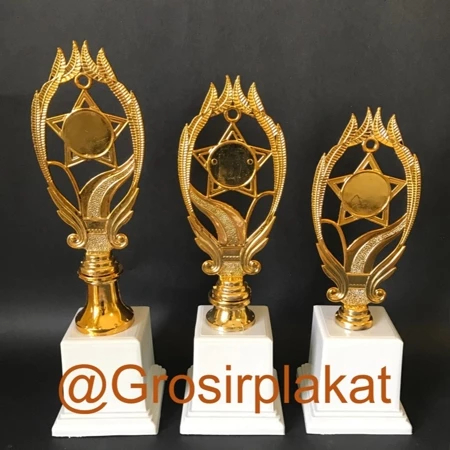 Piala Surabaya 1 set Piala 1 Set Tatakan Putih