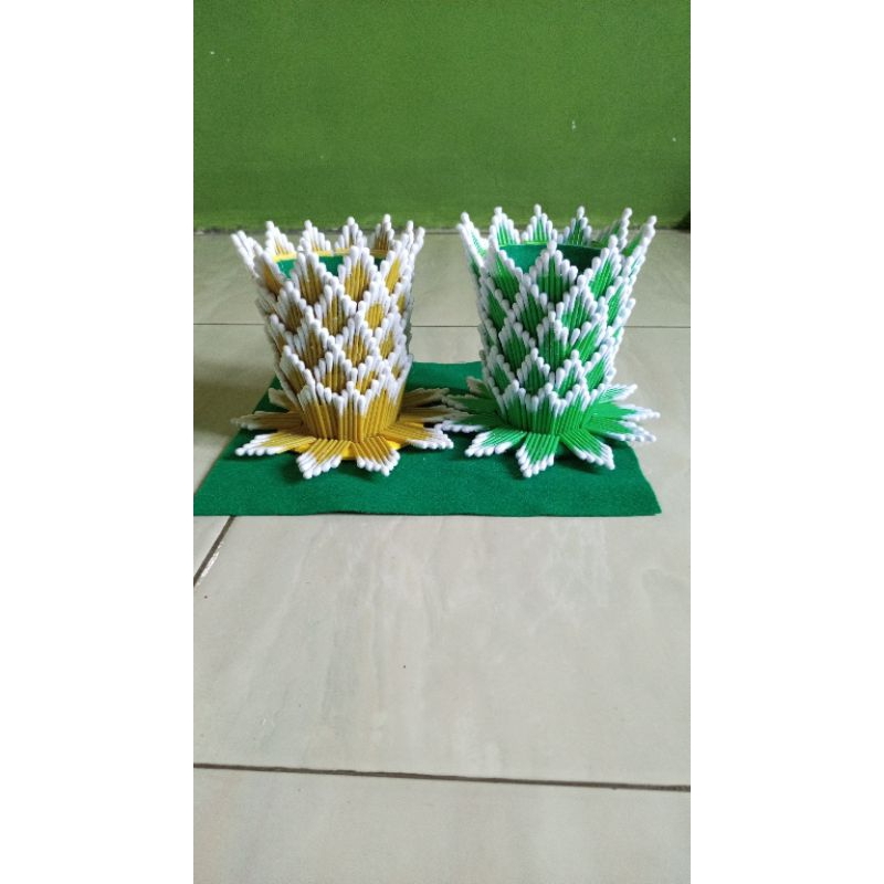 

Tempat Pensil/Alat Tulis Serbaguna dari Bahan Cup Plastik dan Cuttoon Buds