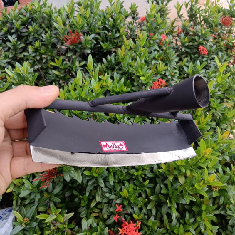 CANGKUL GULMA, CANGKUL PIRINGAN SAWIT, ATAU EMBERSIH RUMPUT SEKITARAN BATANG SAWIT