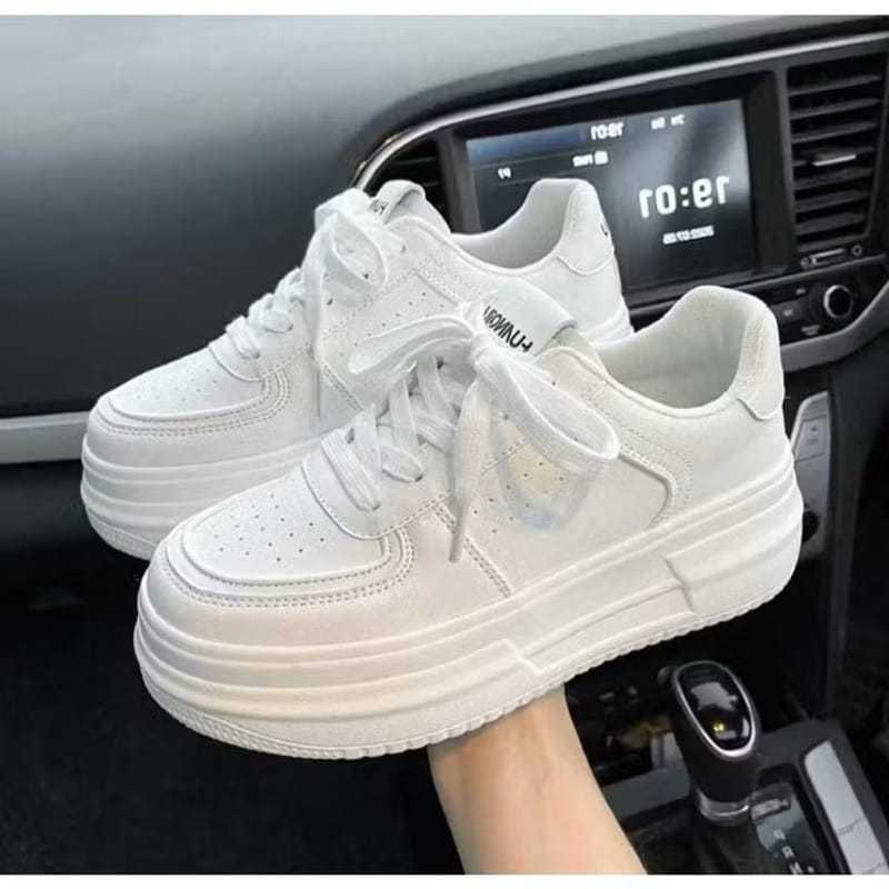Sepatu Sneakers Putih Polos Wanita Sepatu Sekolah Cewek HItam Polos Korean Style/Sepatu OOTD wanita 