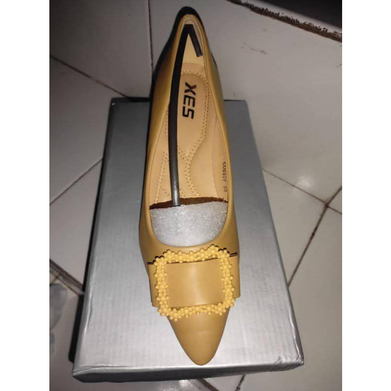 sepatu heels kuning