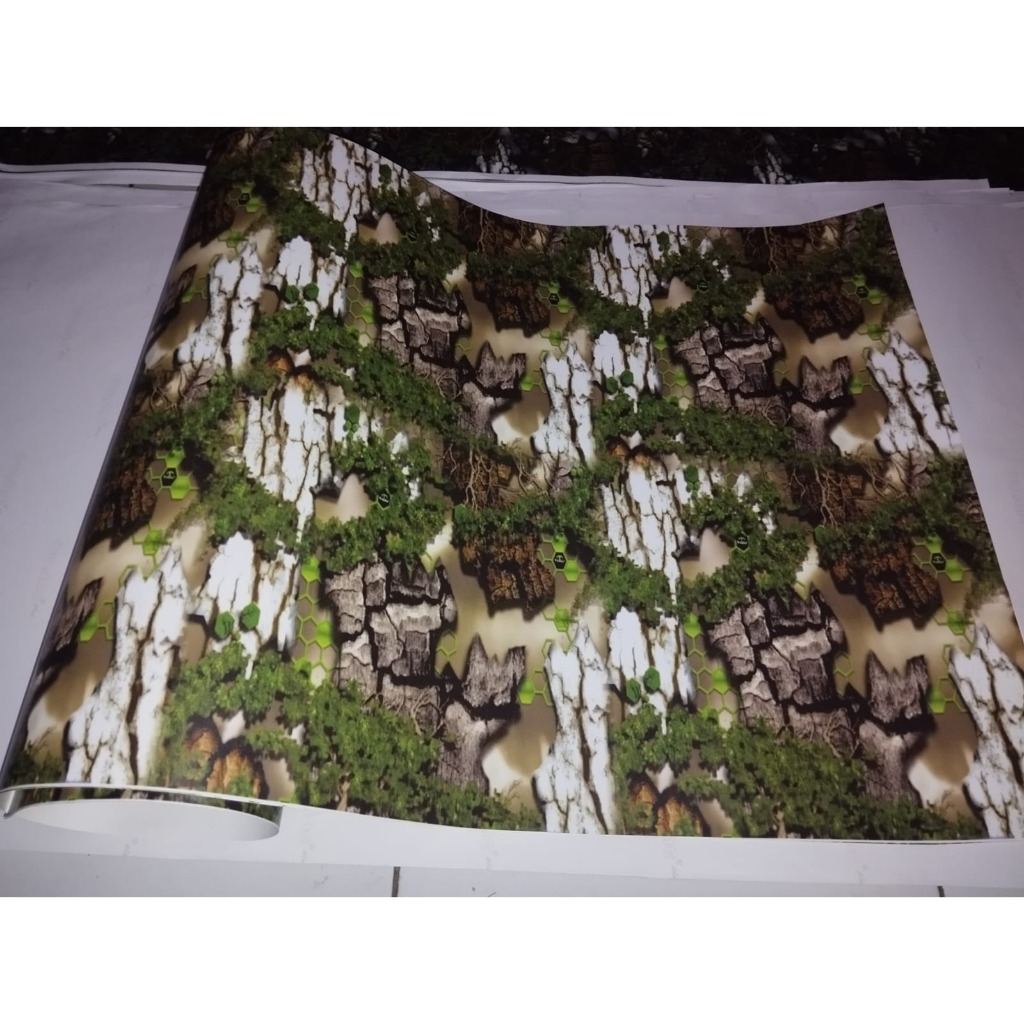 

STIKER CAMO MOTIF TREEZYN GREEN 50X50CM