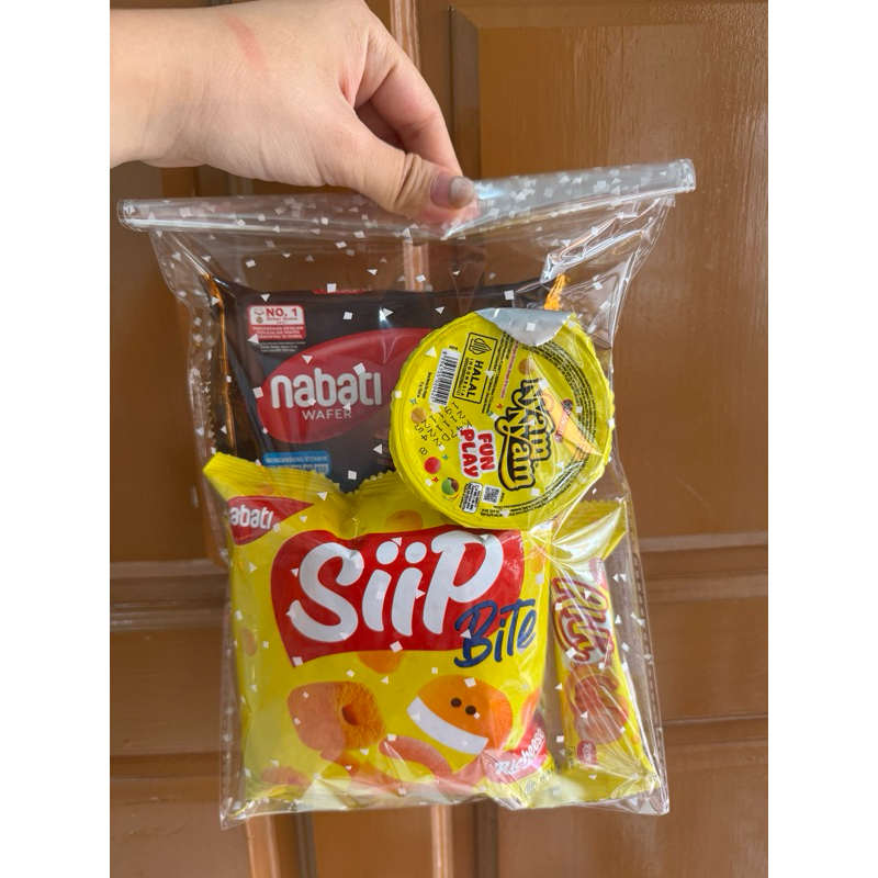 

request hampers snack huruf N