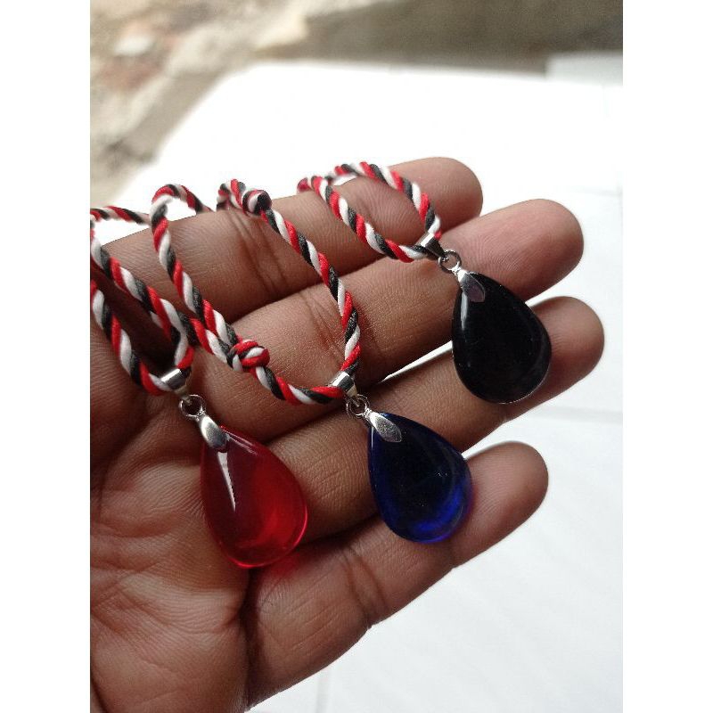 Kalung tali tridatu liontin batu delima tetes air