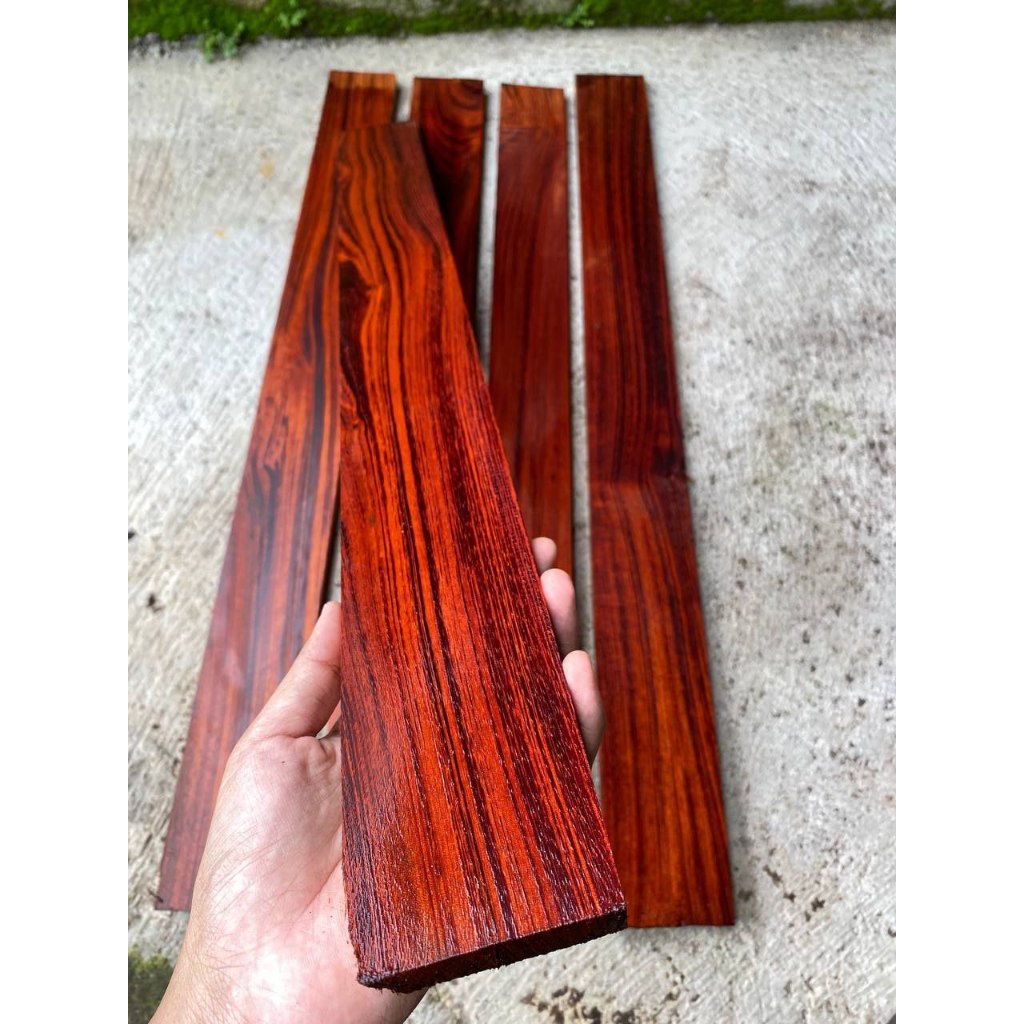 Jual papan dan balok kayu rengas merah berbagai ukuran custom