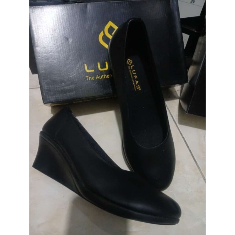 sepatu wedges LUFAS