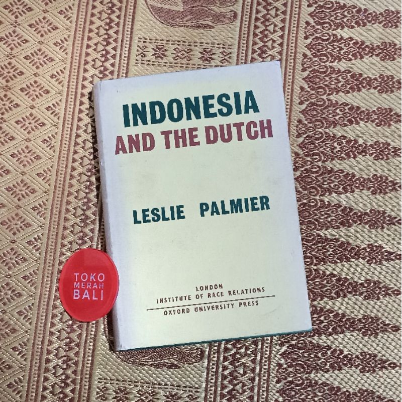 Buku Indonesia and the Dutch by Leslie Palmier sejarah hubungan orang Belanda dan Indonesia serta se