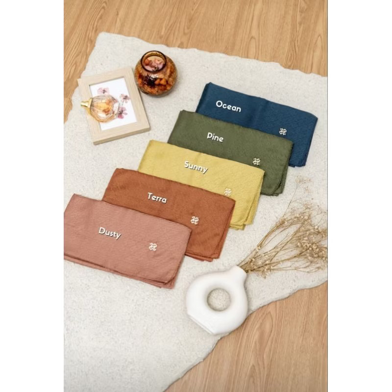 HL Signature Emboss Scarf Heaven Lights