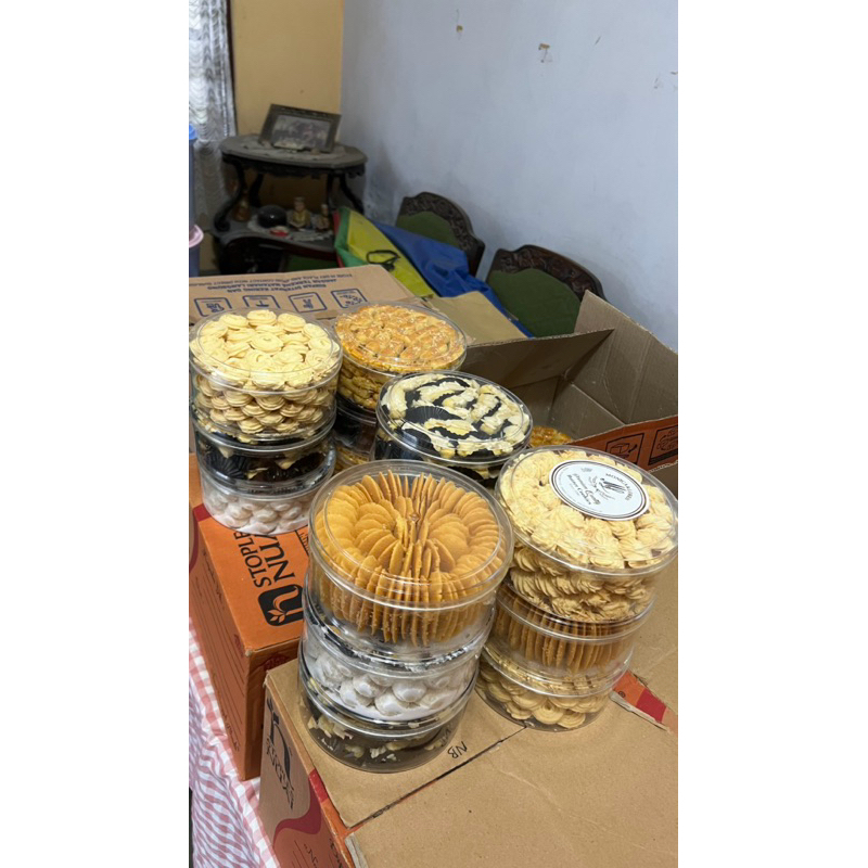

Kue kering lebaran monica