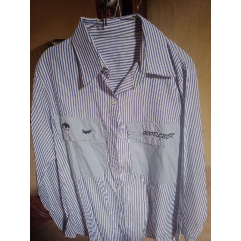 Kemeja garis-garis biru