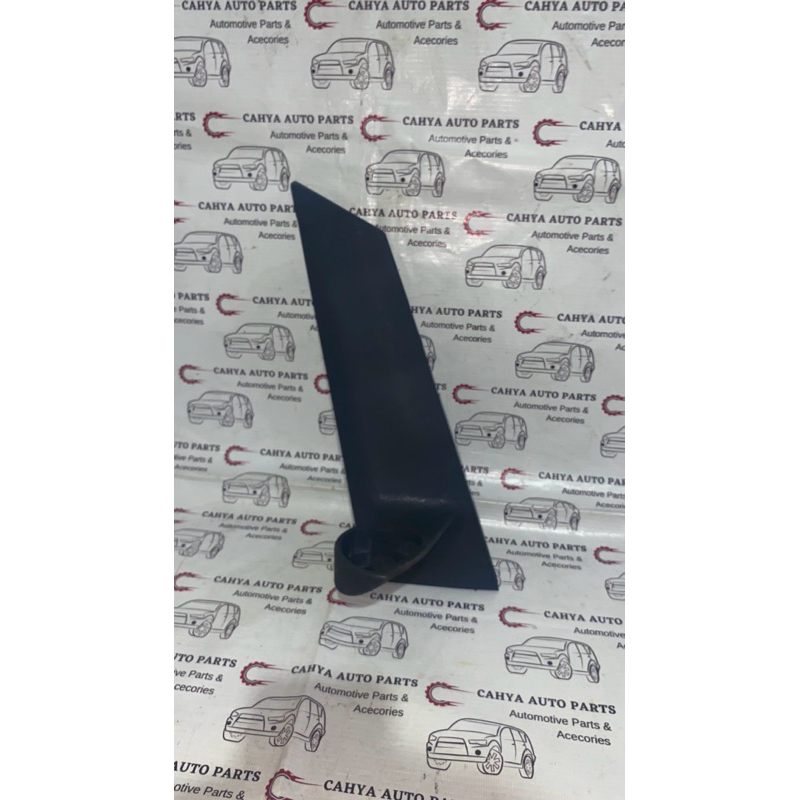 Dudukan Spion Kanan Innova 2004-2015