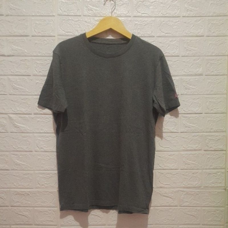kaos pria UNIQLO supima size L pl