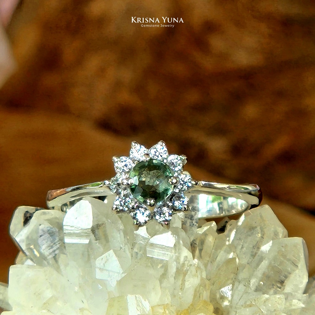 Natural Srilankan Green Sapphire Ring