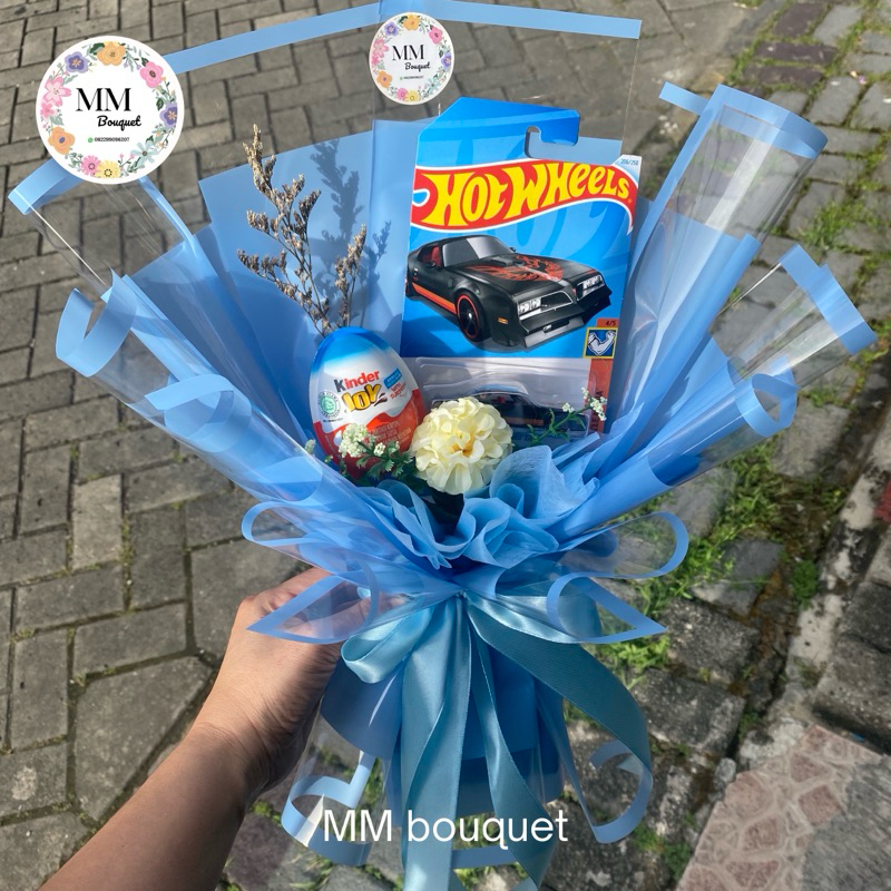 Buket Hotwheels +Kinderjoy-buket mainan mobil-buket anak laki laki-buket ulang tahun-buket wisuda