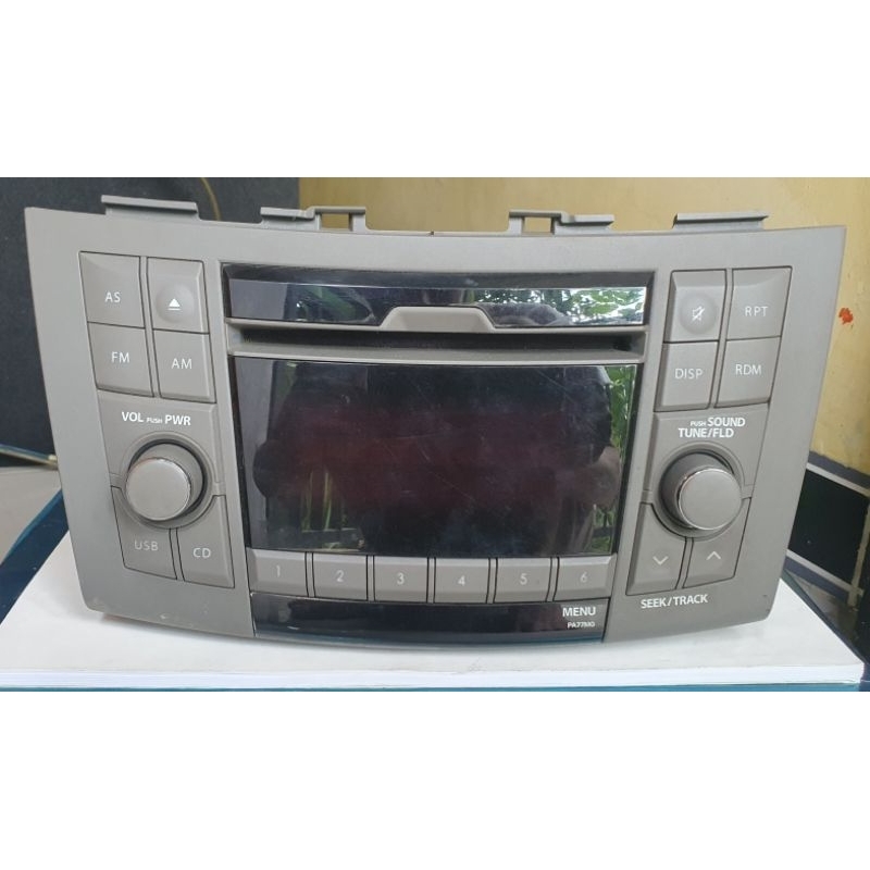 ( BEKAS ORIGINAL) HEAD UNIT RADIO CD COPOTAN ERTIGA GX 2013 ( SCOND )