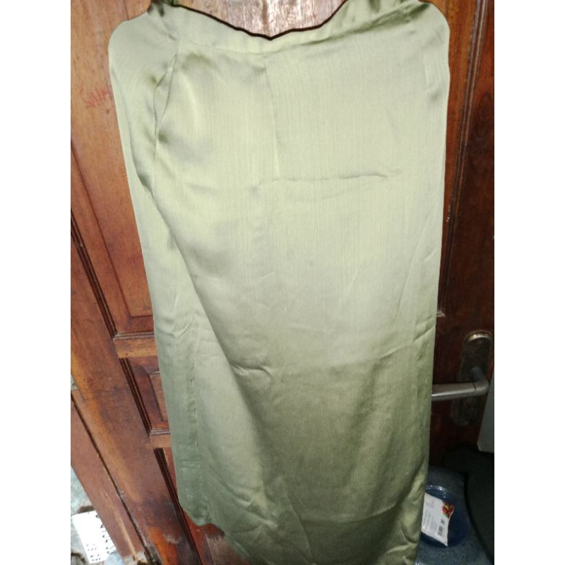 preloved rok satin licin