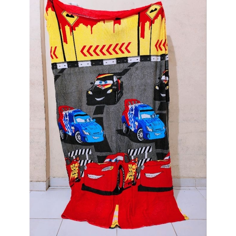 Selimut bulu karakter cars