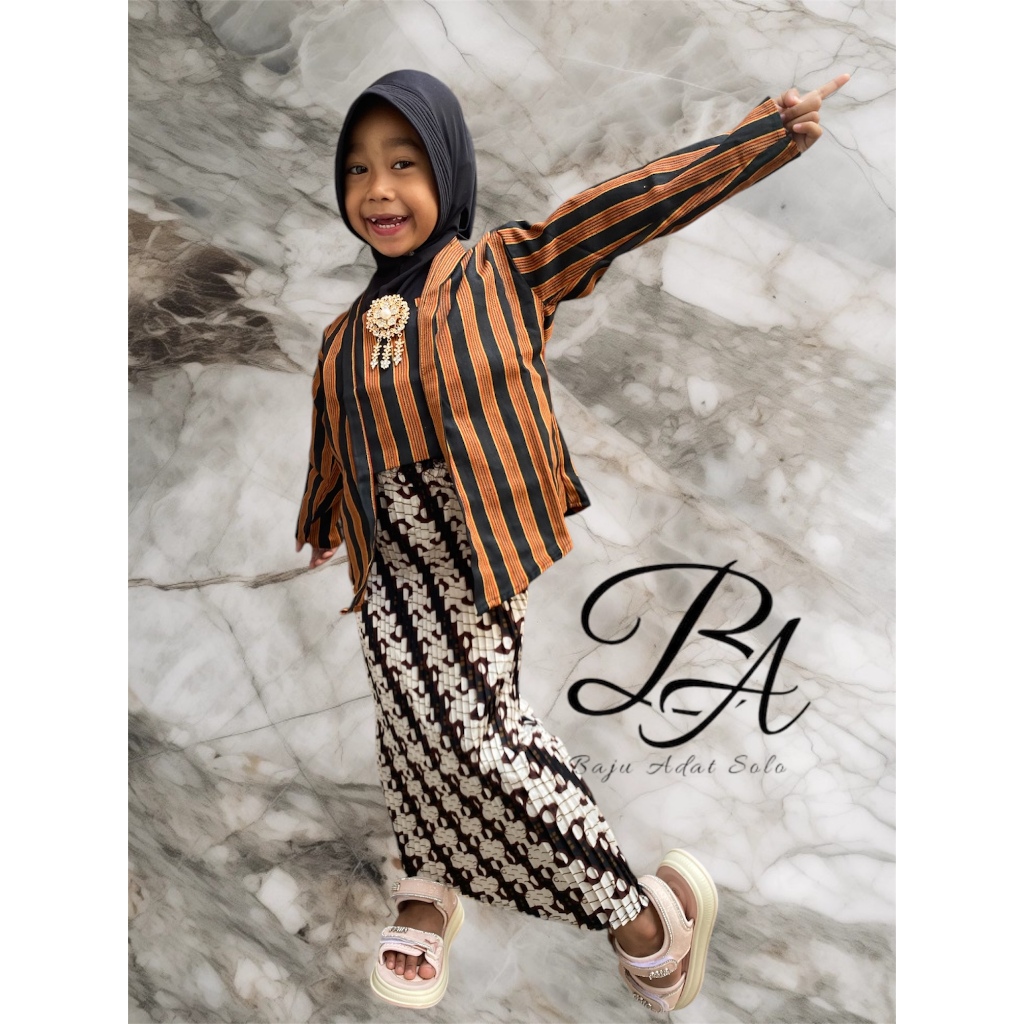 Set Kebaya Lurik Anak Hitam//Kebaya Lurik+Rok Plisket+bross