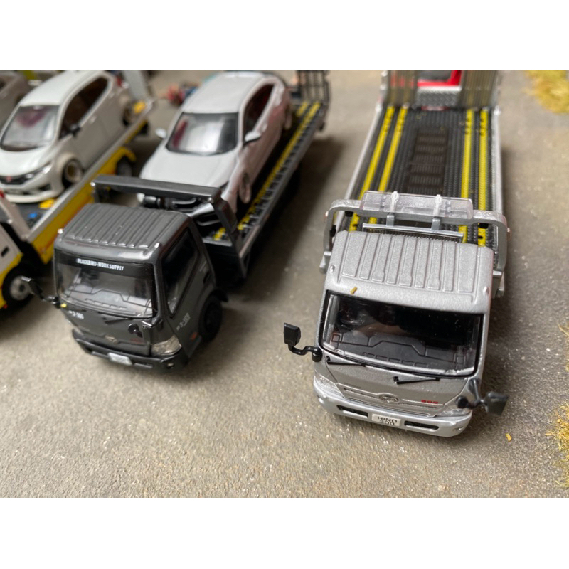 GCD 1/64 Hino 300 Flatbed Towing Truck Loose