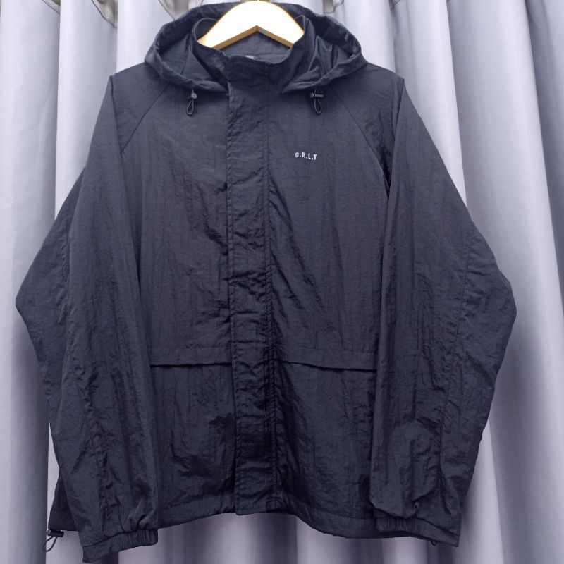 GREENLIGHT - JAKET PARASUT / WINDBREAKER PRIA REGULAR FIT ORIGINAL GREENLIGHT