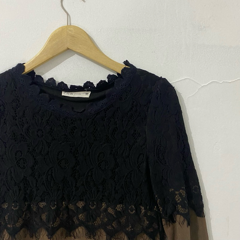 [Preloved] Atasan Blouse Wanita Bludru Renda Coklat Hitam