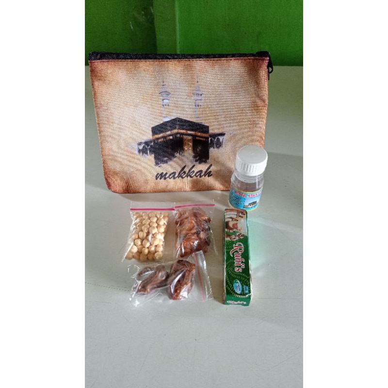 

Paket Gift Oleh oleh haji umroh / Hampers Haji umroh / Oleh oleh haji umroh