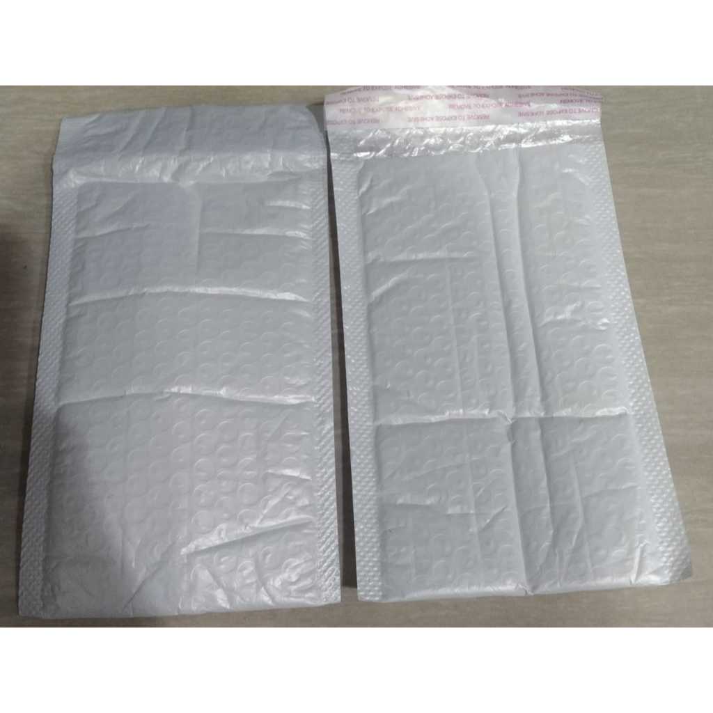 

Bubble Mailer/ Amplop Bubble Ukuran 12x22 Warna Putih Jual PerPcs