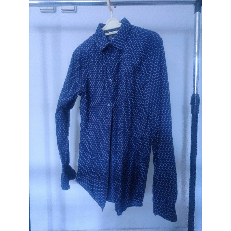 Kemeja Motif Pentagon Biru H&M