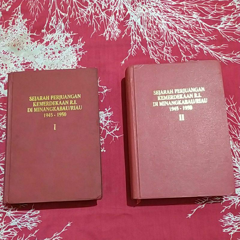 Buku Sejarah Perjuangan Kemerdekaan RI di Minangkabau/Riau 1945-1950 (Jilid I & II)