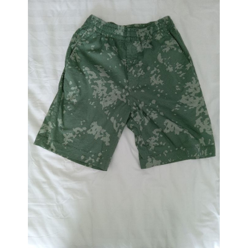 CELANA PENDEK UNIQLO ( GREEN/ XS )