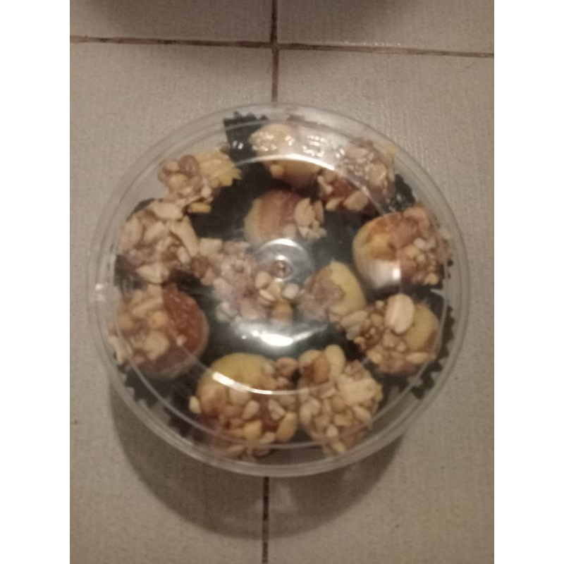

kue nastar topping kacang tanah lembut rasa nya enak