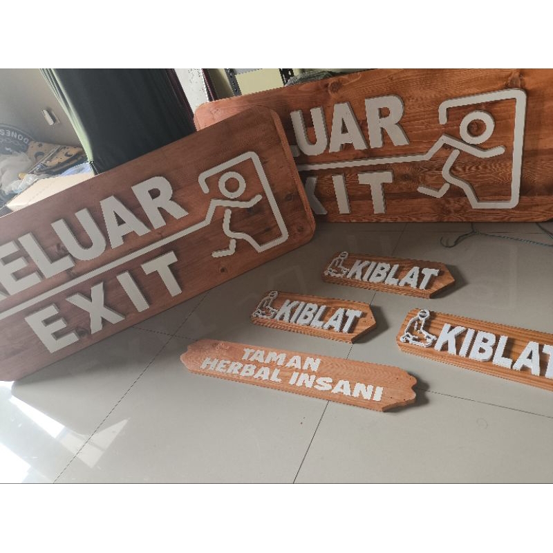 Papan Nama Kayu Banner Petunjuk Huruf Timbul Jati Belanda