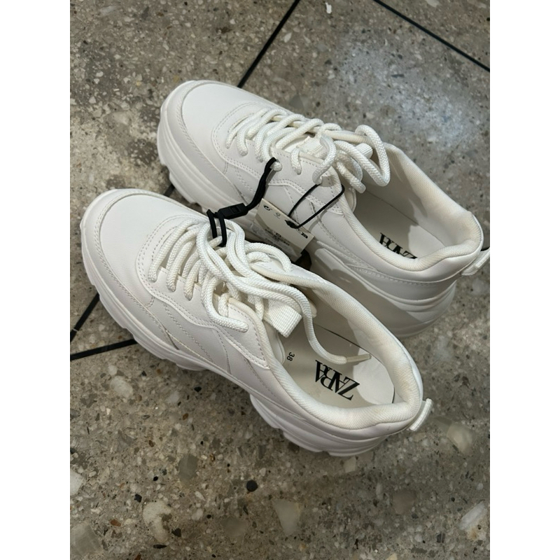 size 38 ZARA 100% ori new (kondisi baru) Sepatu Putih Wanita Kets Sneakers Sport Shoes White