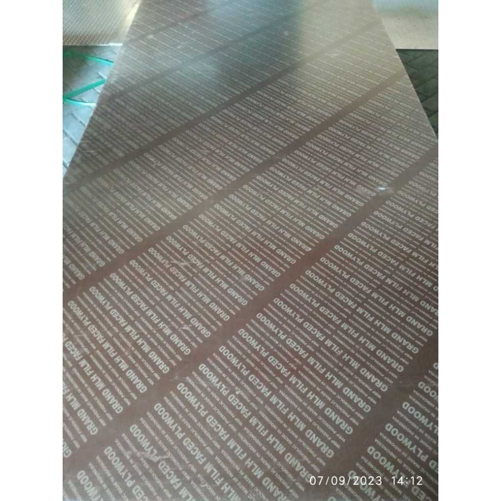 PAPAN TRIPLEK POLY PHENOLIC FILM MLH WBP SF 15MM UK. 122CM X 244CM