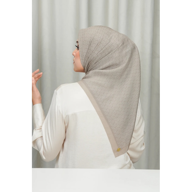 Buttonscarves - Tapis Square