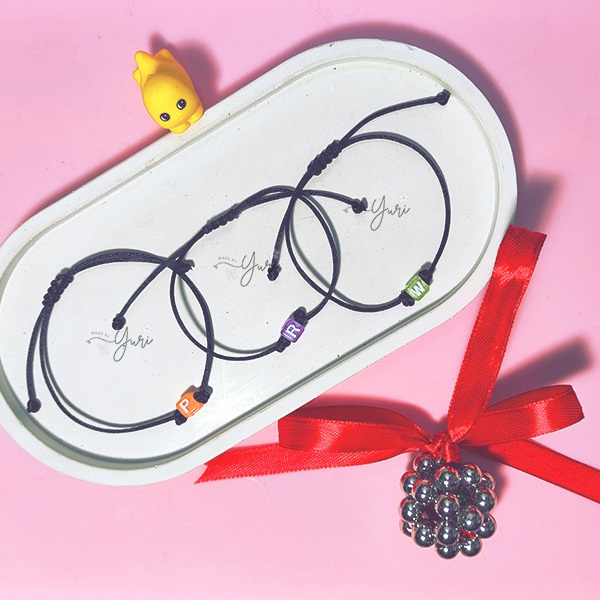 Gelang Couple Tali Tipe Serut Inisial Manik Warna Kotak Huruf A-Z Tali Korea / Tali Satin 1mm