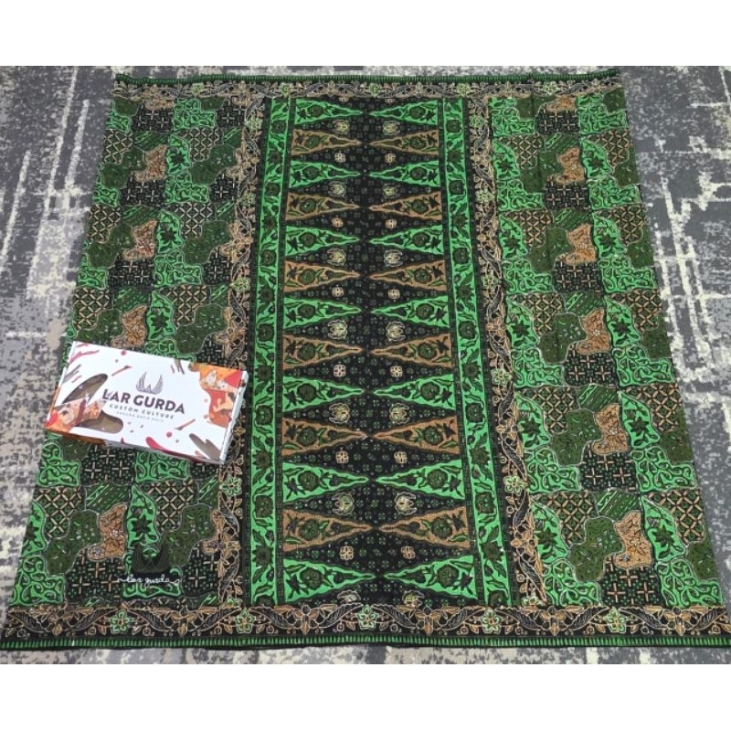 SARUNG LAR GURDA GRANITAN HIJAU