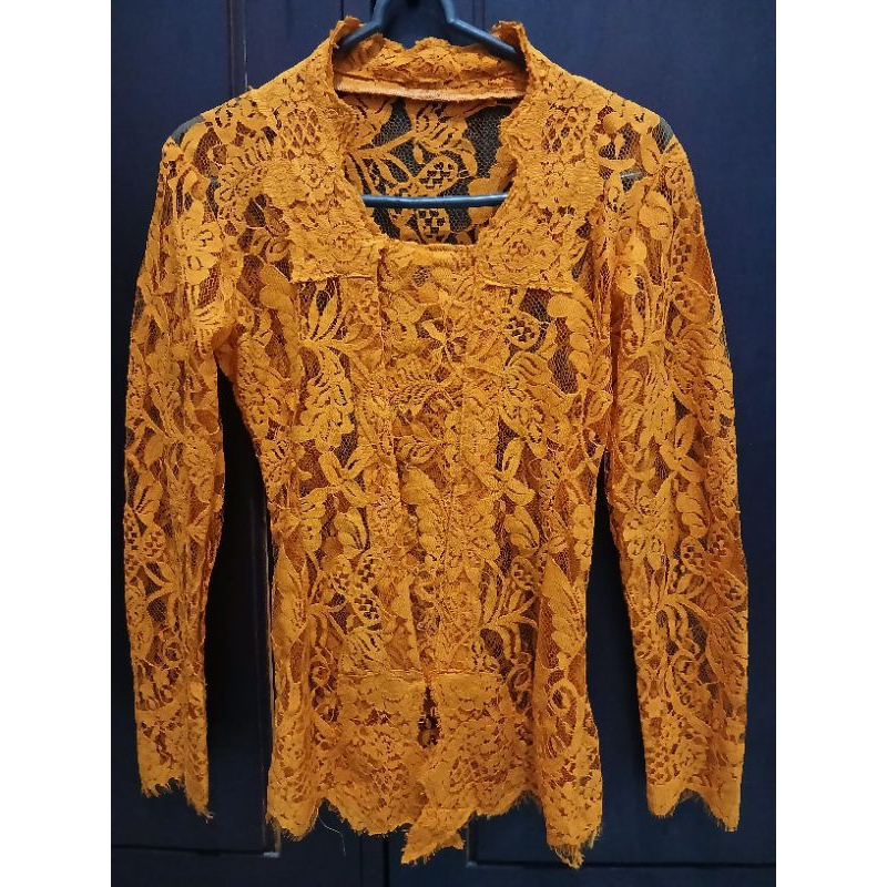 Kebaya Brokat Kuning