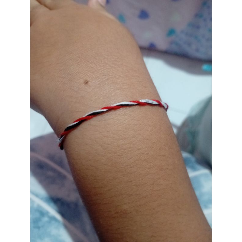 Tridatu Gelang Merah