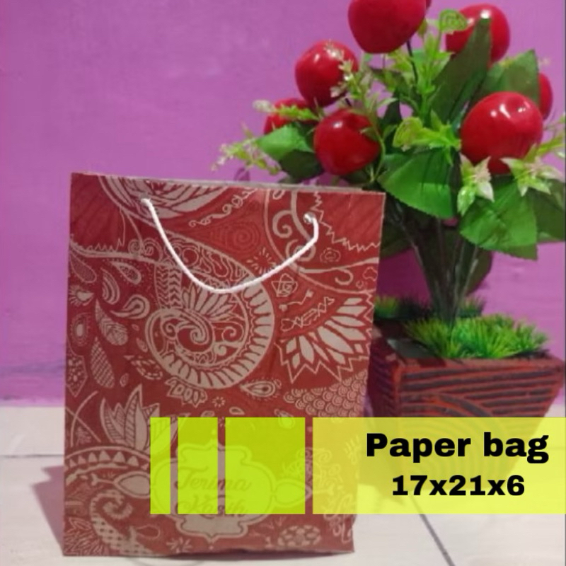 

tas kado 50 pcs. paper bag motif 17x21x6. tas sovenir pernikahan