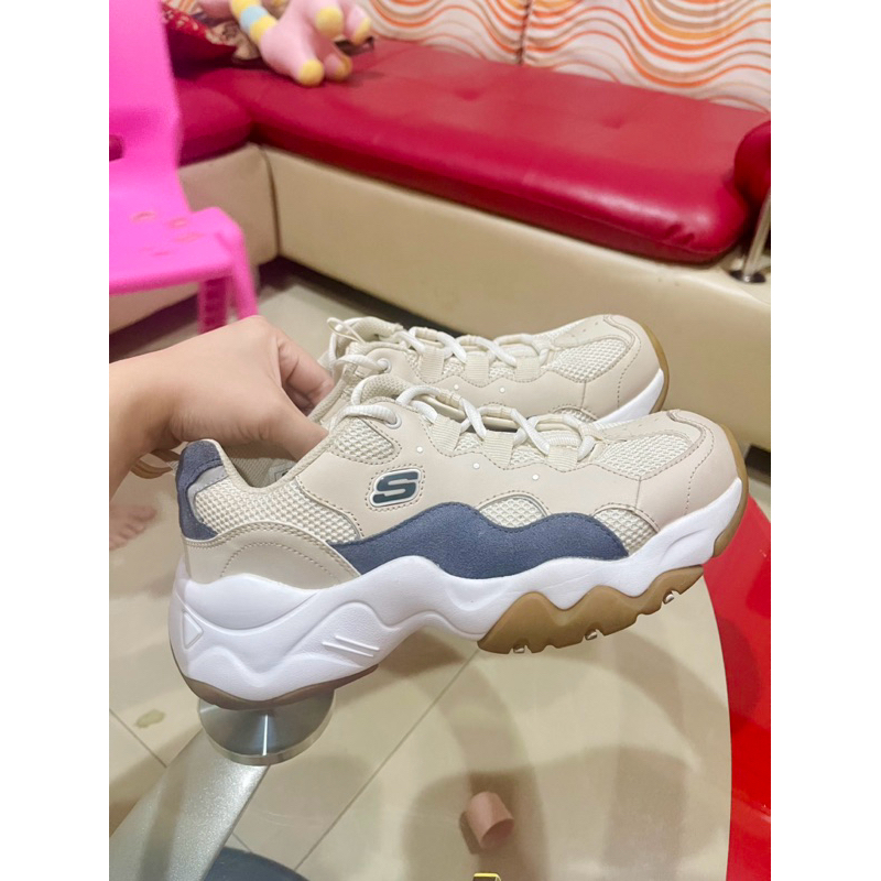 Preloved Skechers D'lites Woman