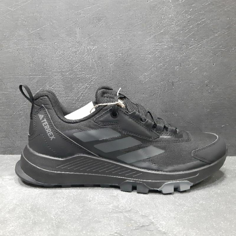 Sepatu terrex anylander black grey