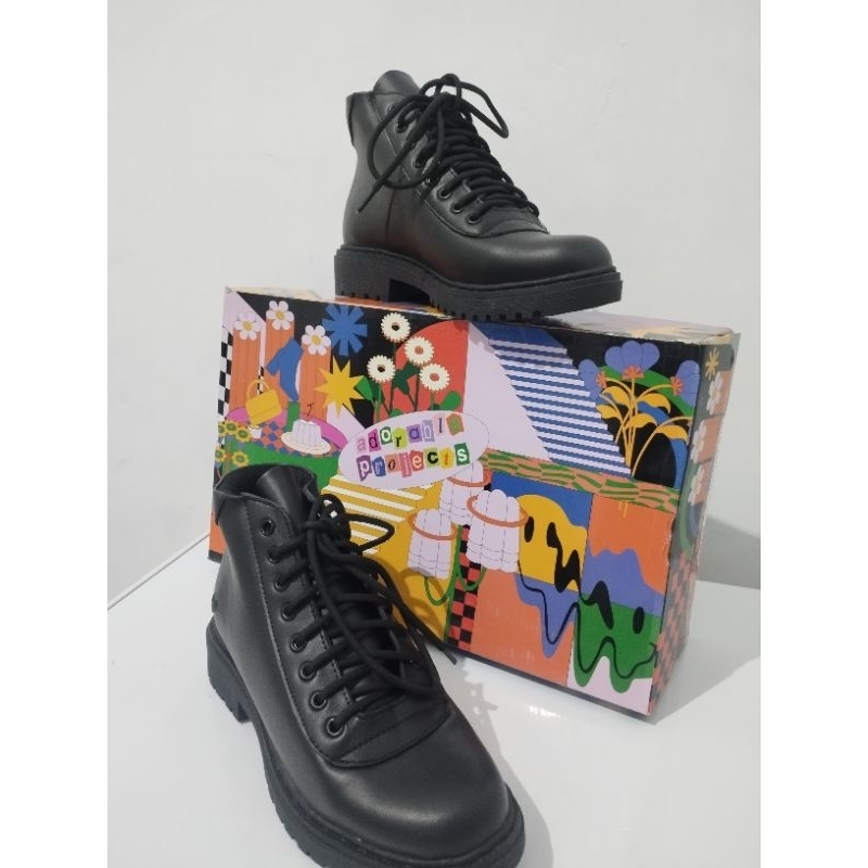 Boots Hitam (Produk Live)Adorable Projects