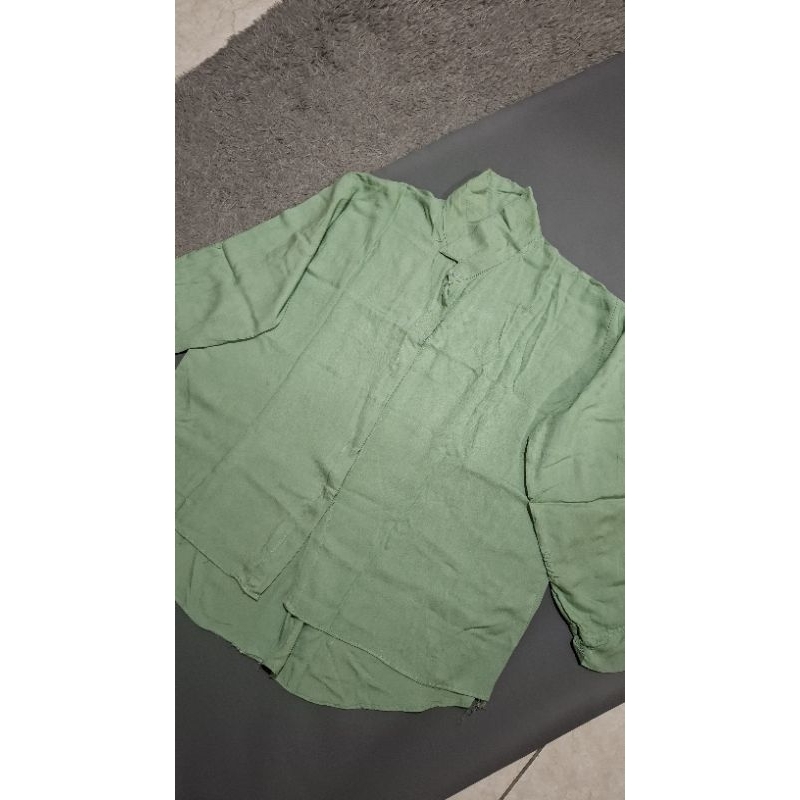 Kemeja hijau sage