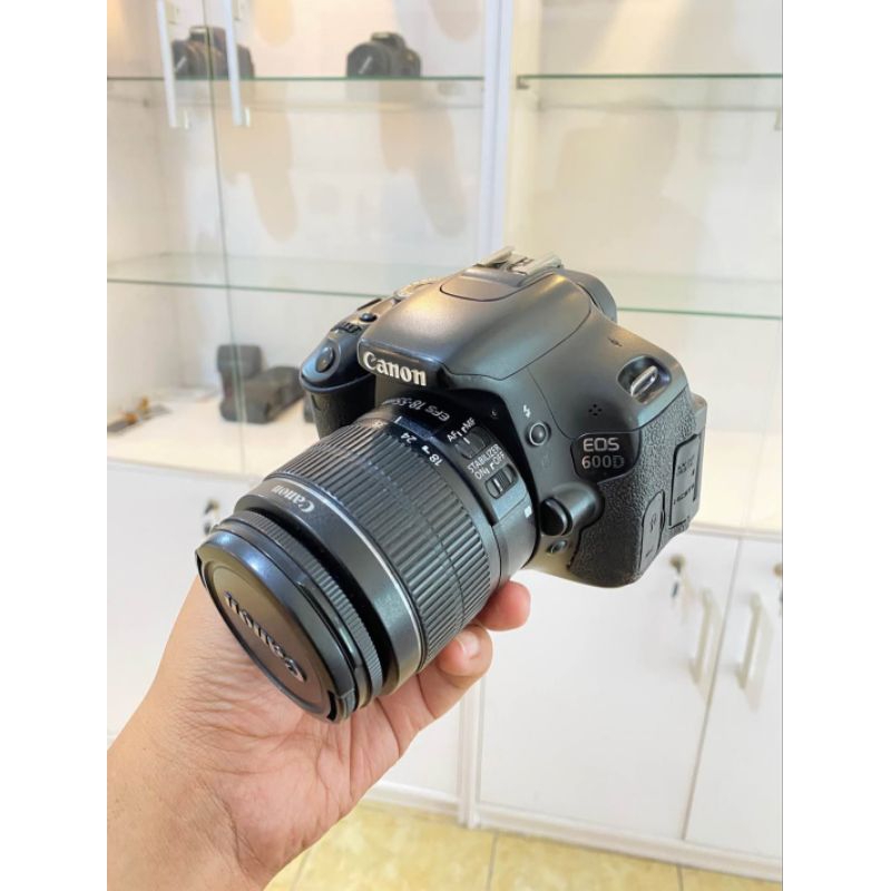 Kamera DSLR Canon EOS 600D Layar bisa di Flip + Lensa Kit 18 - 55 mm + Free Memory 32gb + Aksesoris