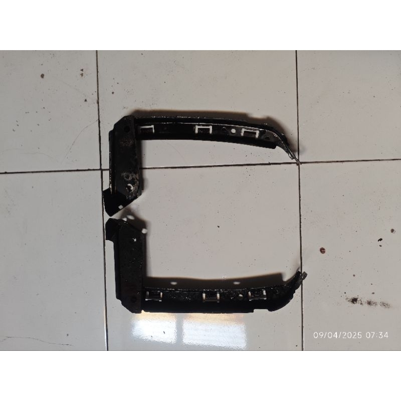 Bracket lampu depan honda crv gen 2