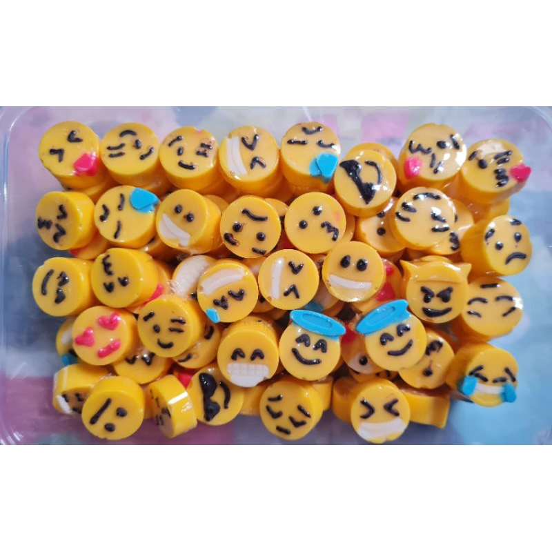 

coklat karakter mini dan imut emoticon full kuning